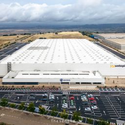 vídeo industrial fotografia con drones nave geodis