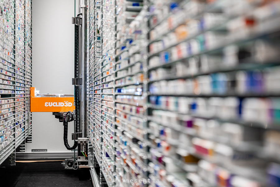 fotografía industrial robot de farmacia